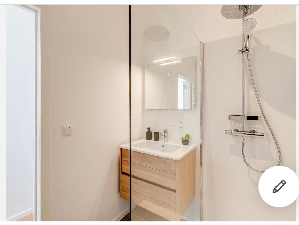 Room Engine Residence Antwerpen Exteriör bild